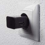 Cargador de móvil con cámara oculta wifi