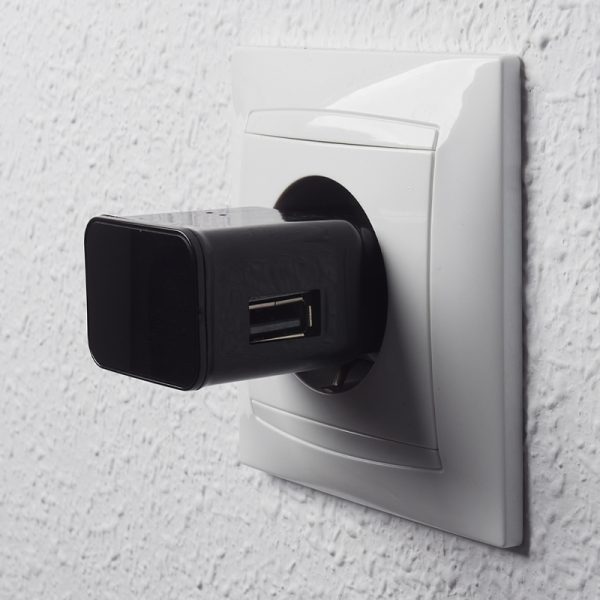 Cargador de móvil con cámara oculta wifi